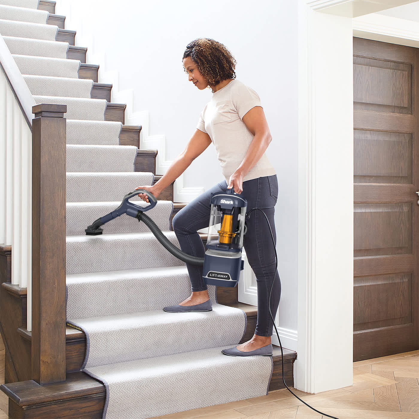Shark Anti Hair Wrap Upright Vacuum Cleaner with Lift-Away NZ691UK